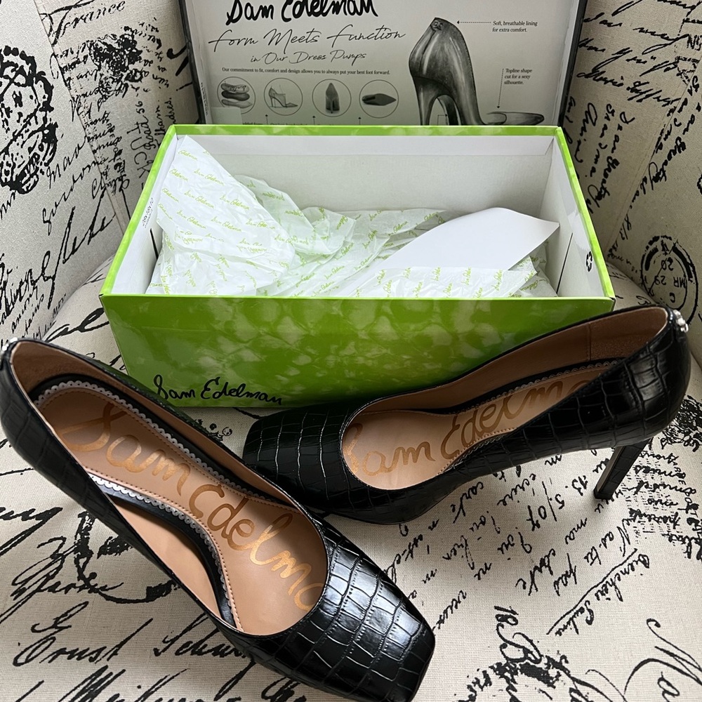 BNWT Black comfort heels